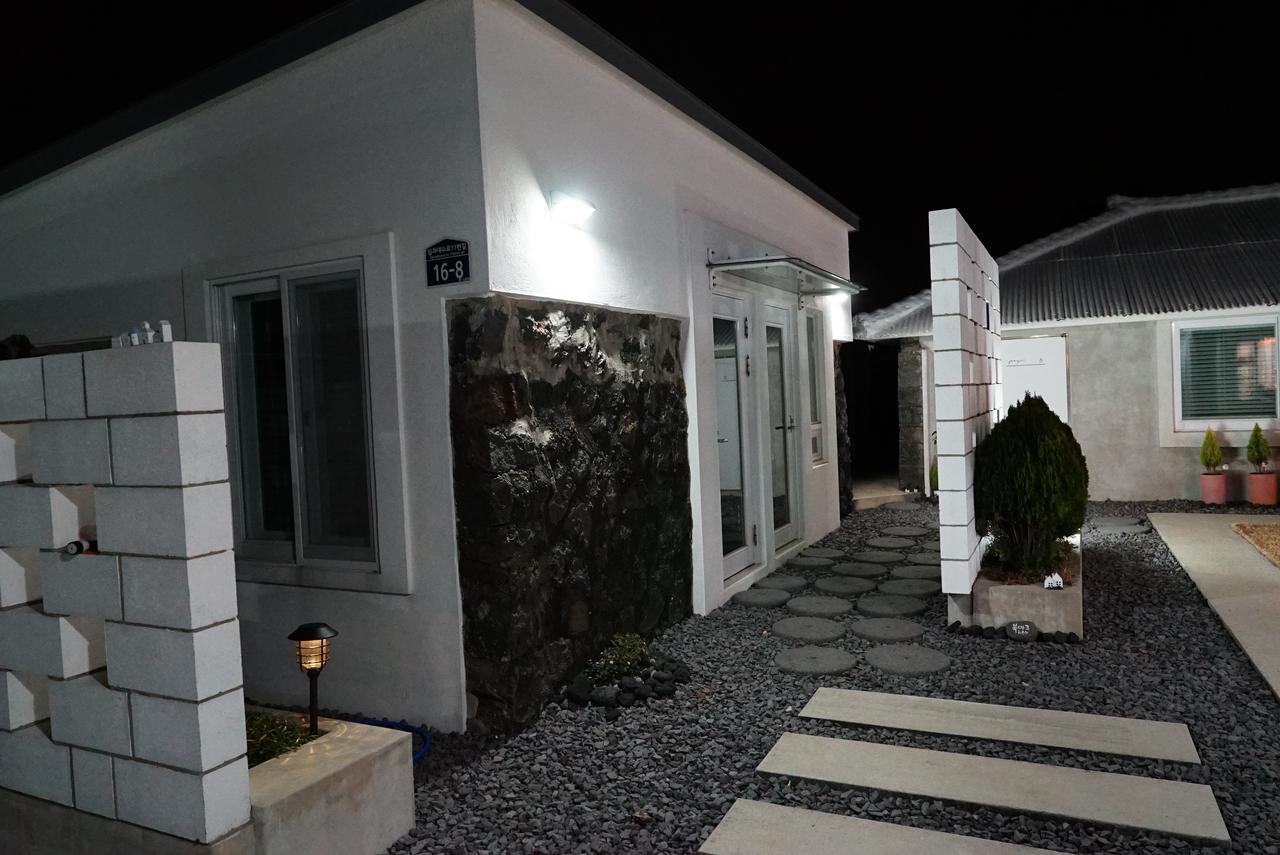 Bookmark Guesthouse Seogwipo Exterior foto